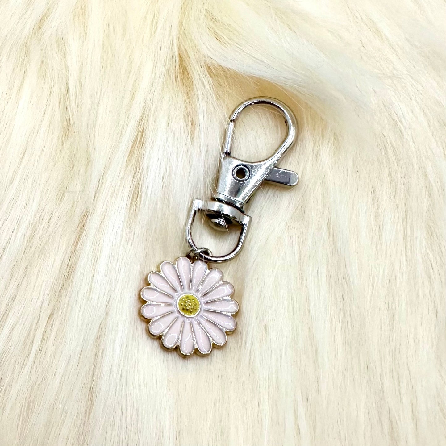 Pinky Daisy Phone Charm